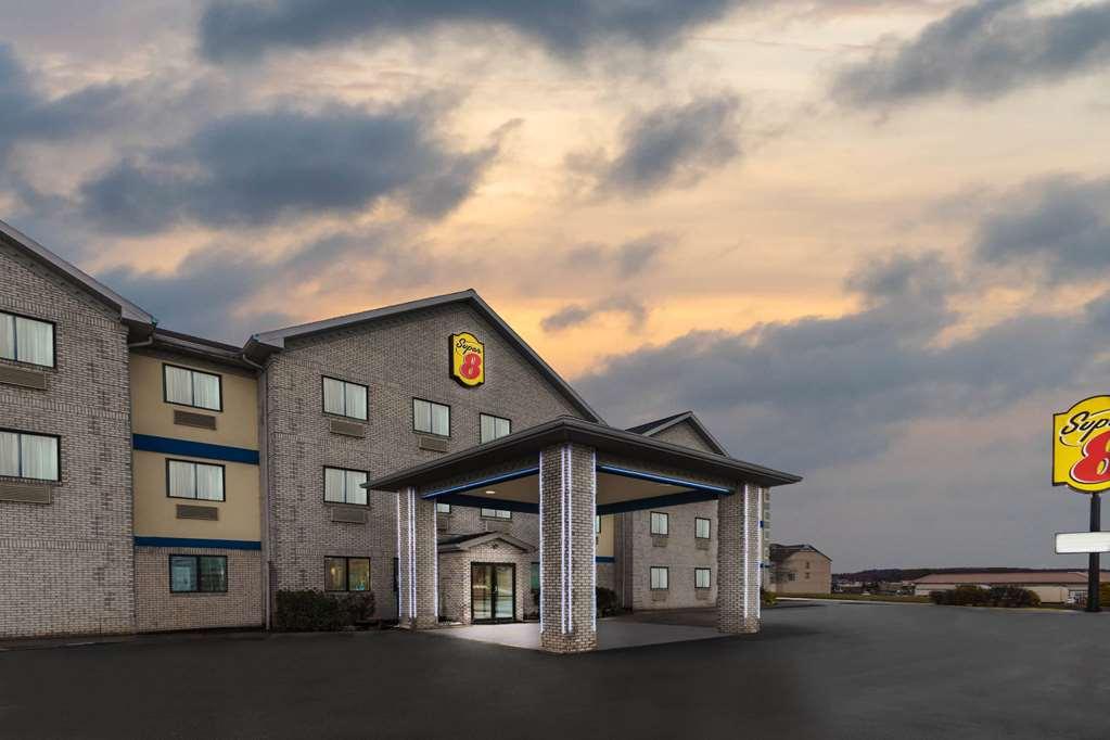 Super 8 By Wyndham Uniontown Pa Hotel Exterior photo